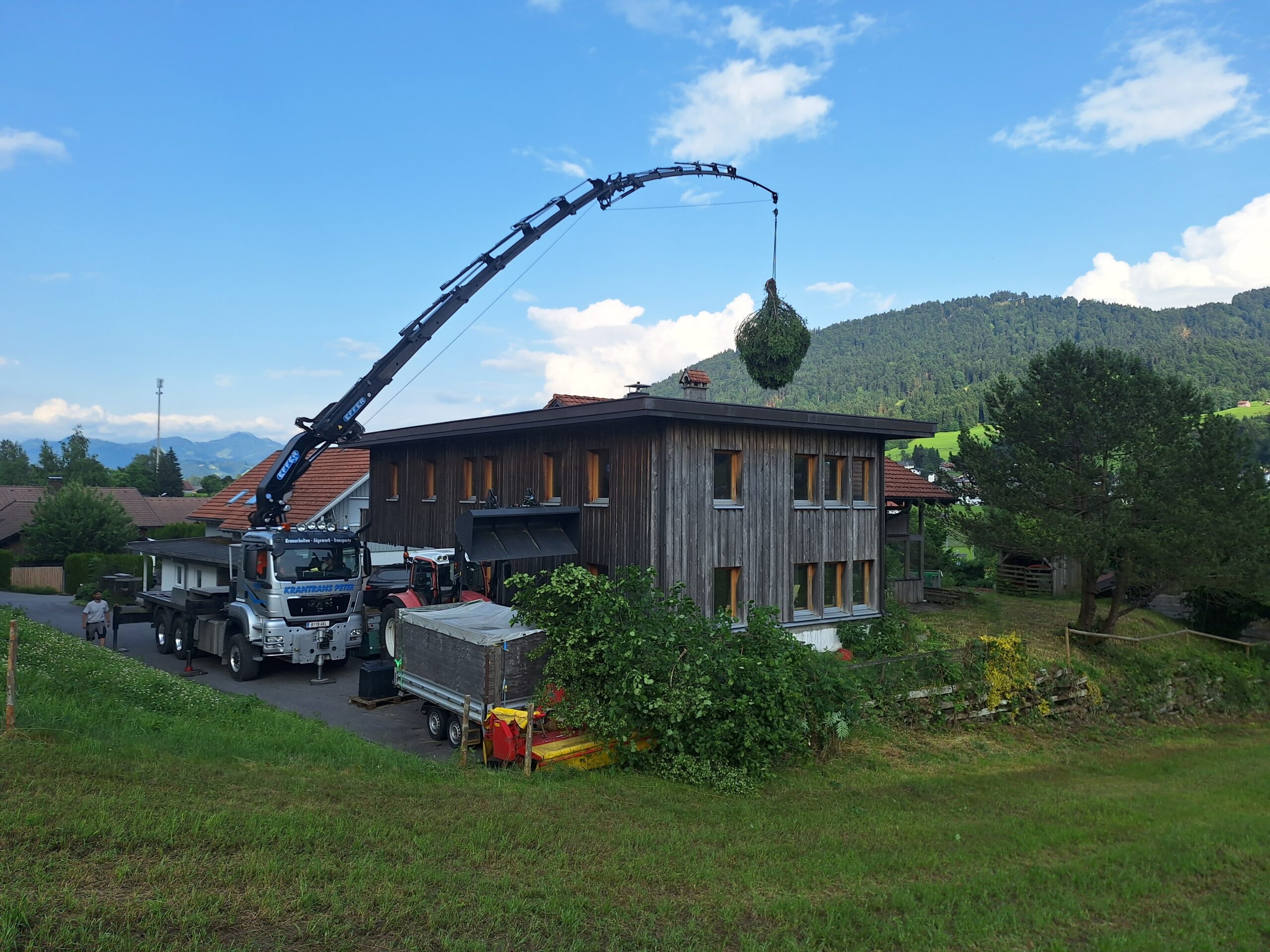 Kranarbeiten im Bregenzerwald
