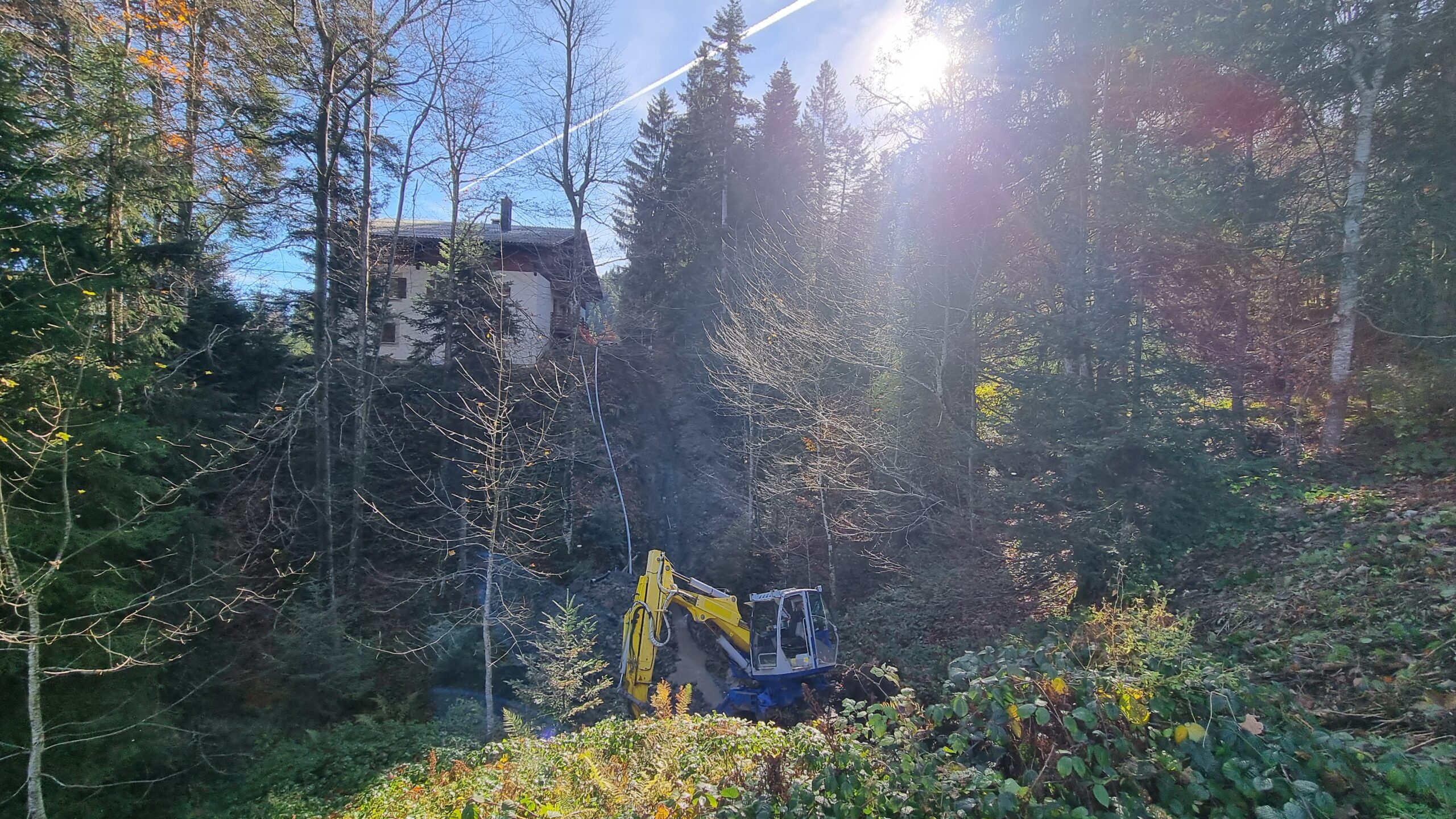 Tiefbau in unebenem Gelände